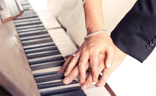 2025年12月14日是不是结婚吉日 今日办喜事好吗